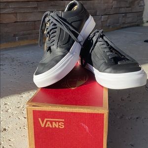 Old Skool Leather Black and Gold Vans